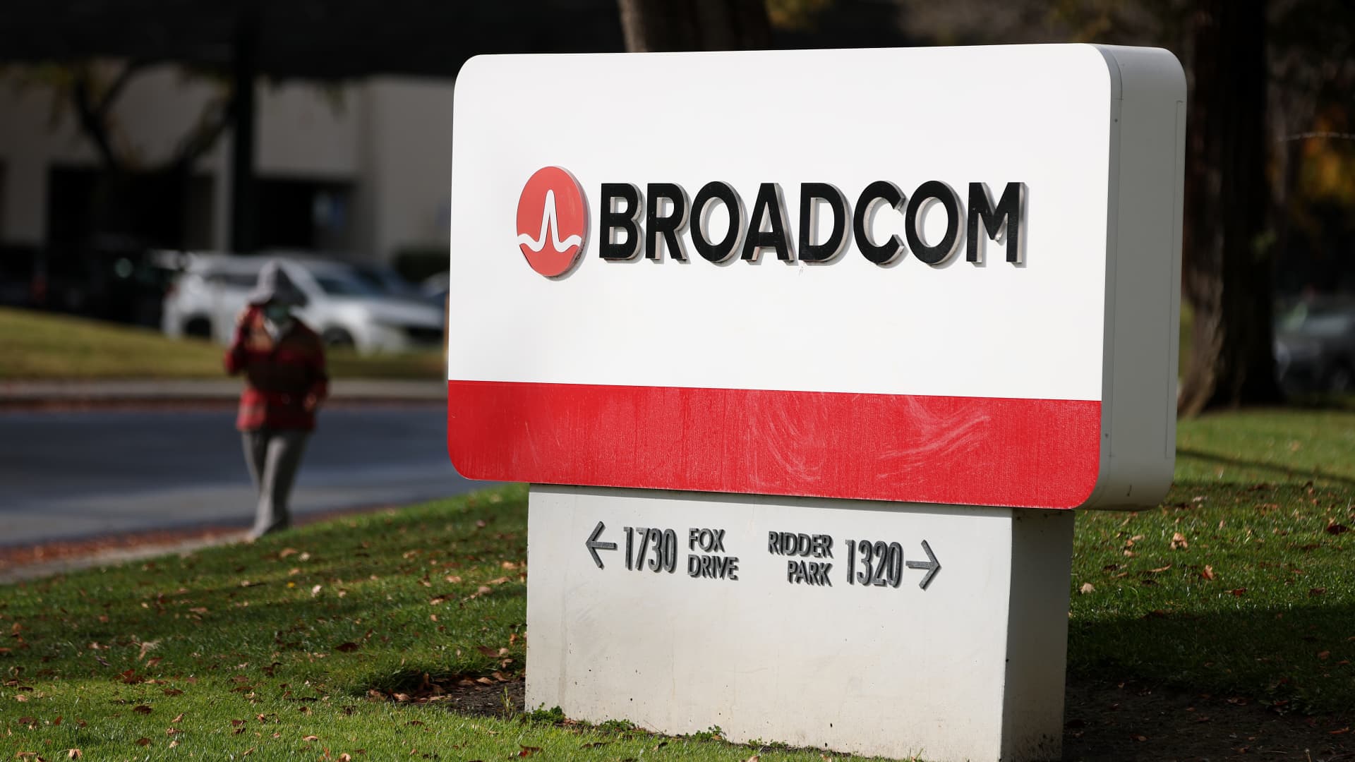 broadcom-stock-surge-trillion-market-cap