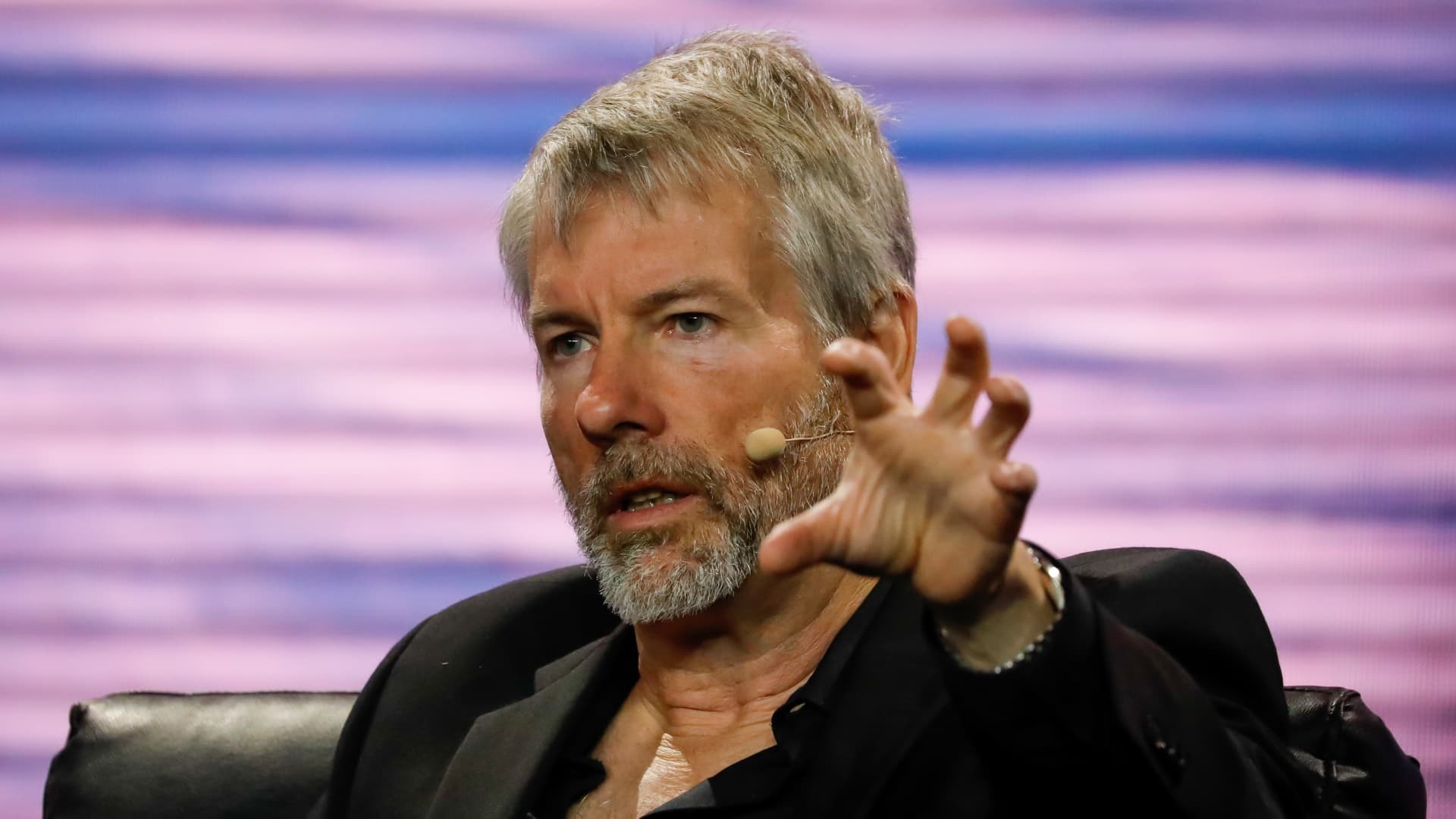 microstrategy-bitcoin-nasdaq-100