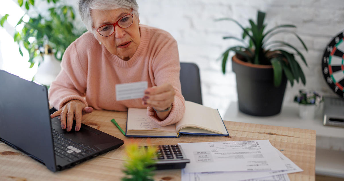 seniors-credit-card-debt-strategies-2025