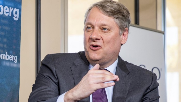 federal-reserve-interest-rates-pimco