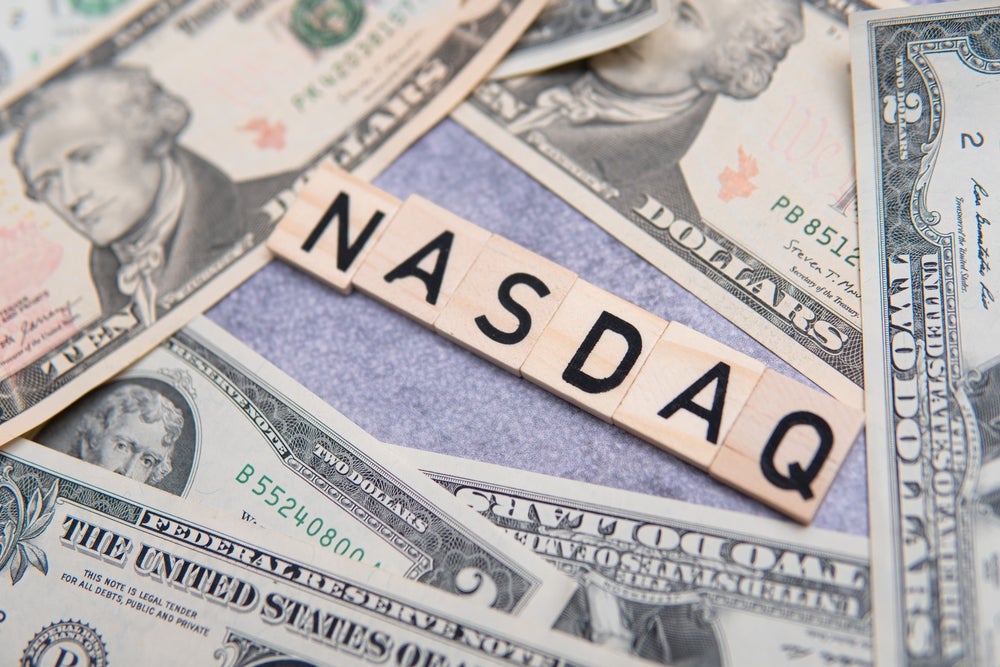 nasdaq-dips-amid-mixed-earnings