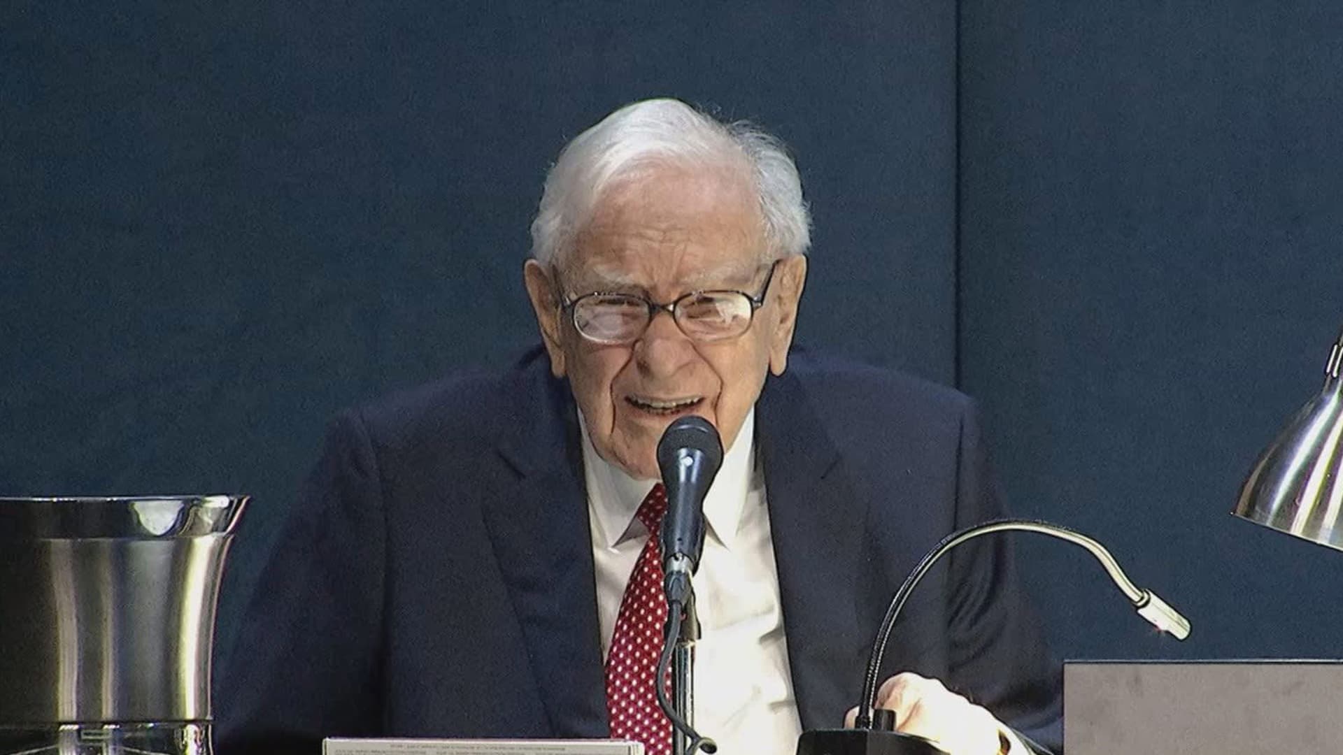 berkshire-hathaway-buffett-japanese-trading